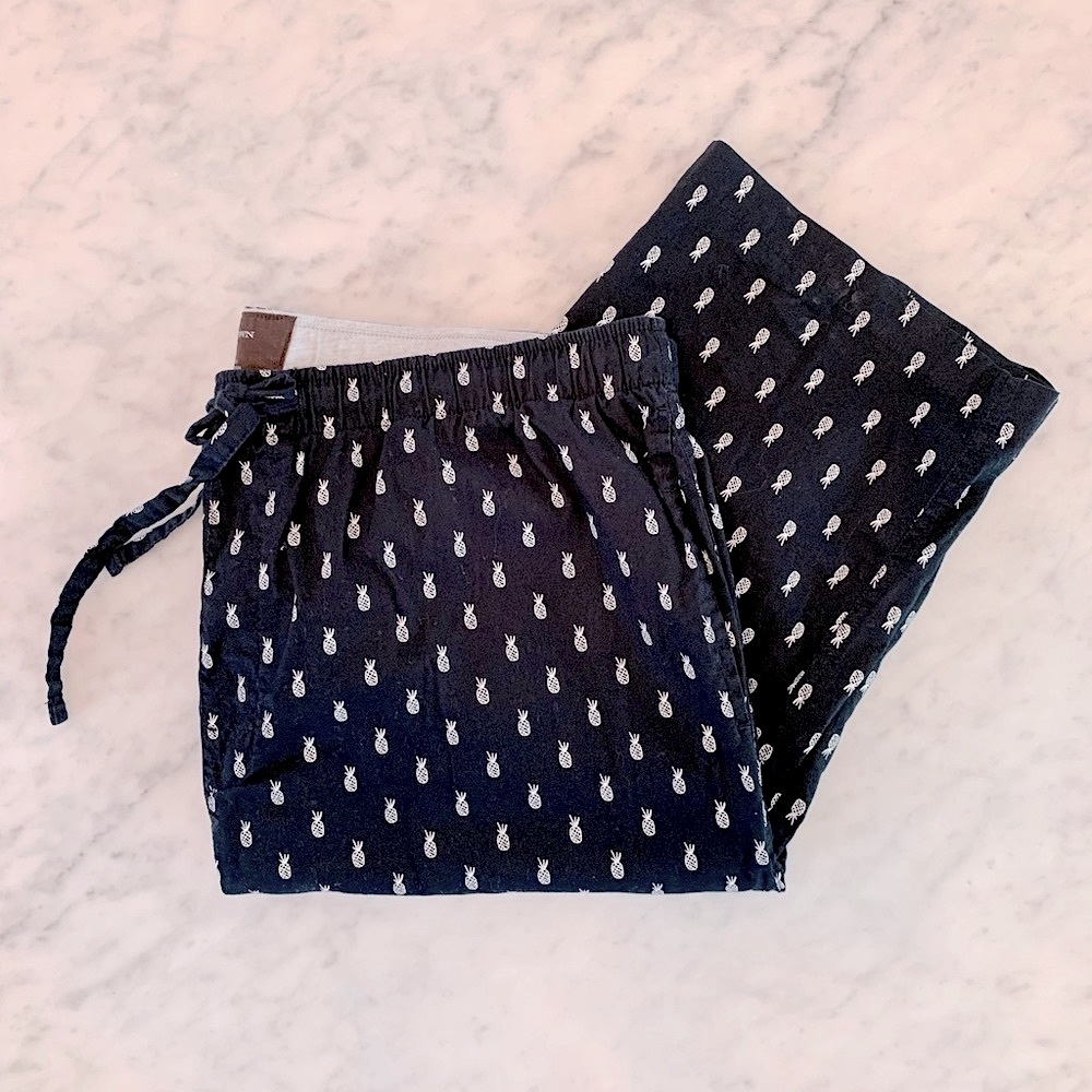Navy cotton mens pj bottoms with white pineapples & pockets!! Size XL